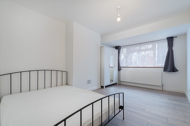 XL Double Bedroom House-share &pound;850/bills included Main Photo