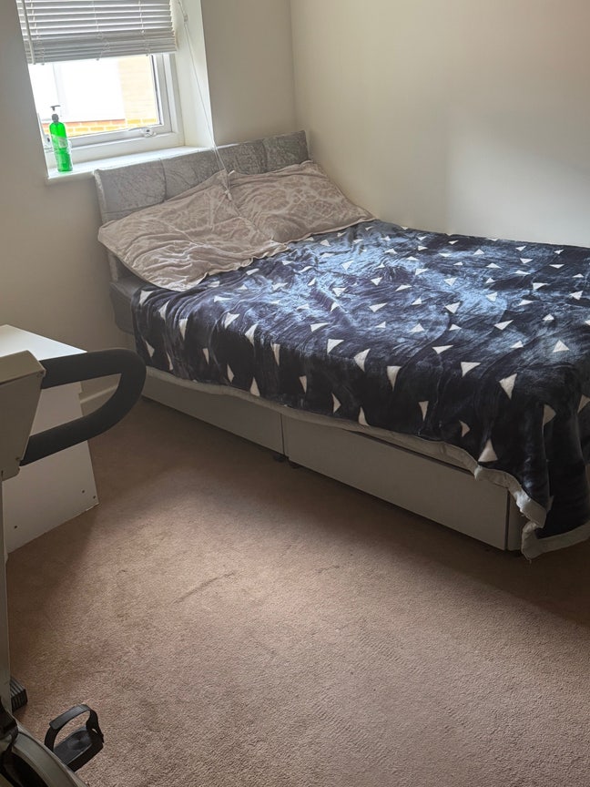 Double room to let in PE3 Main Photo
