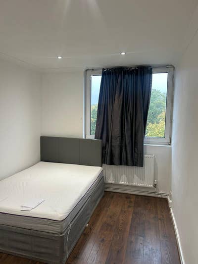 1 double room to Rent very large room suitable for Main Photo