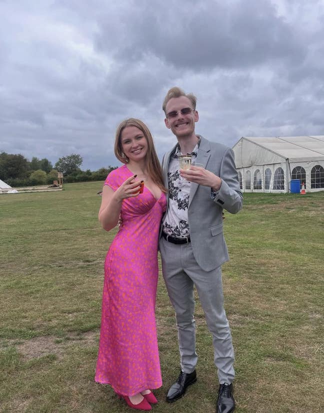 Professional looking for flatshare/room to rent Main Photo