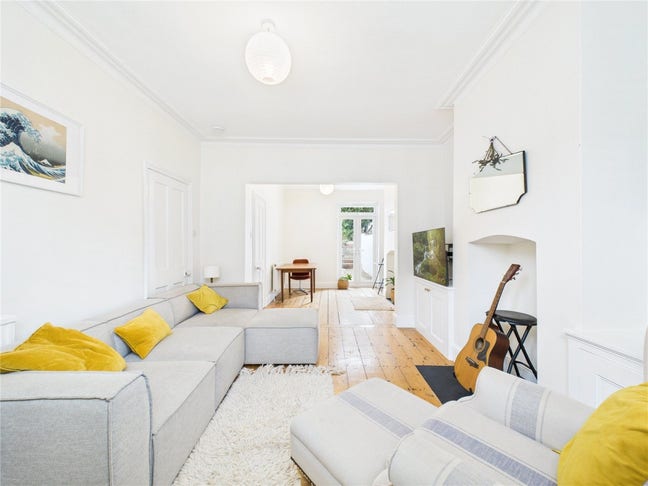 Double room, perfect Southville Location Main Photo