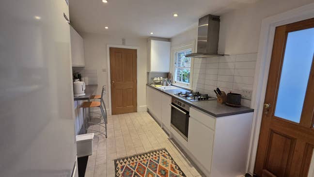 Spacious Double Room with Private Kitchen & Bath Main Photo