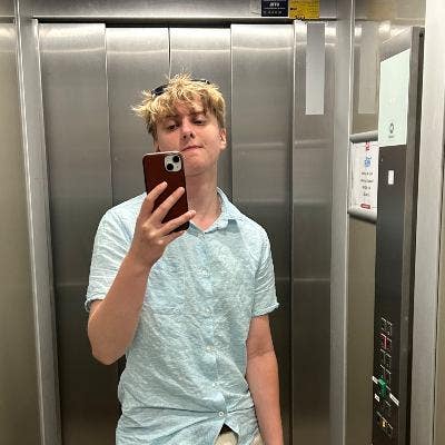 I am a professional male aged 22. I am lookin... Main Photo