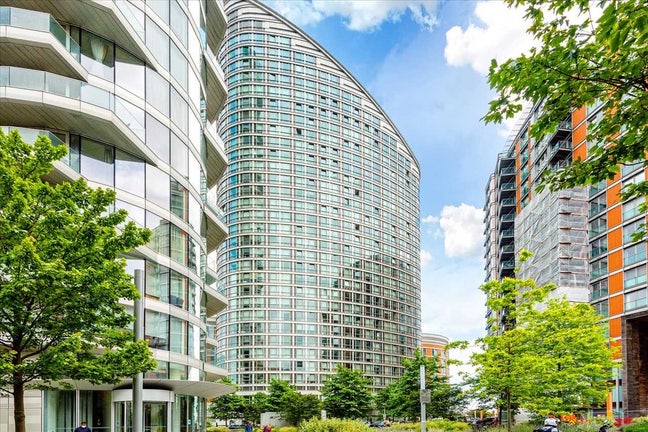 Spacious Double room in Modern 2BHK | E14 9JB Main Photo