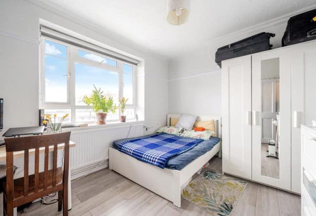 Large double room in White City Main Photo