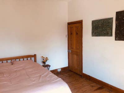 Large double room in shared victorian townhouse Main Photo