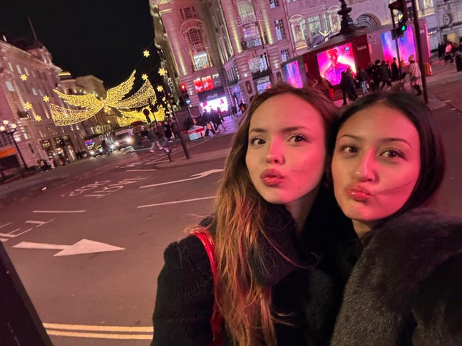 Looking to move out Main Photo