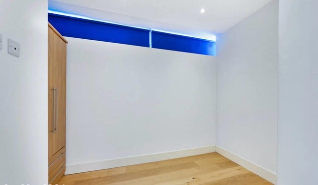 Available room for anyone single or couple  Main Photo