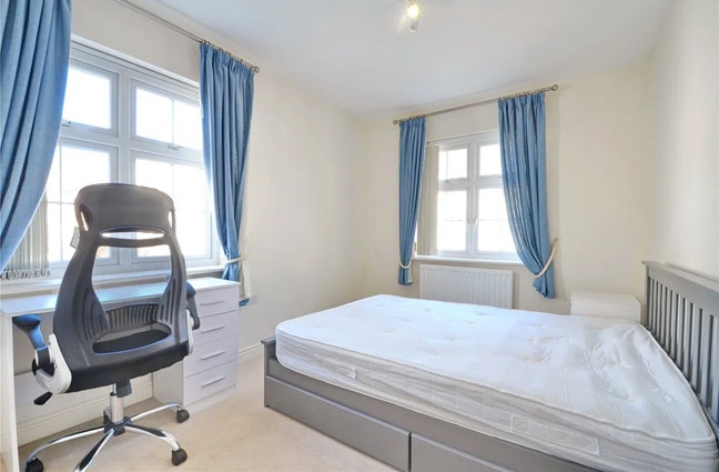 Large Furnished Student Room – 5 Min Walk to Campu Main Photo