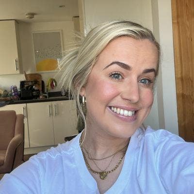 Creative and respectful female vocalist  Main Photo