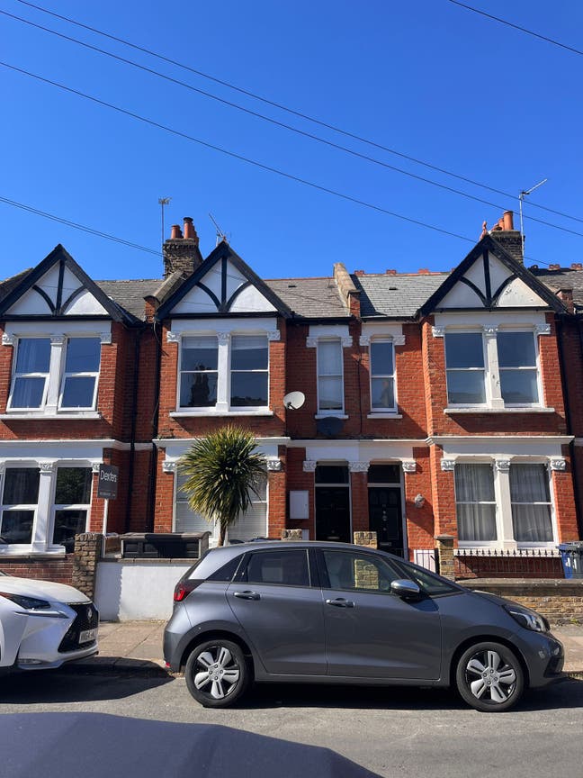 Large Double Bedroom in Chiswick Park Main Photo