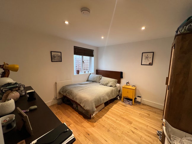 Room available in friendly Peckham flat share  Main Photo