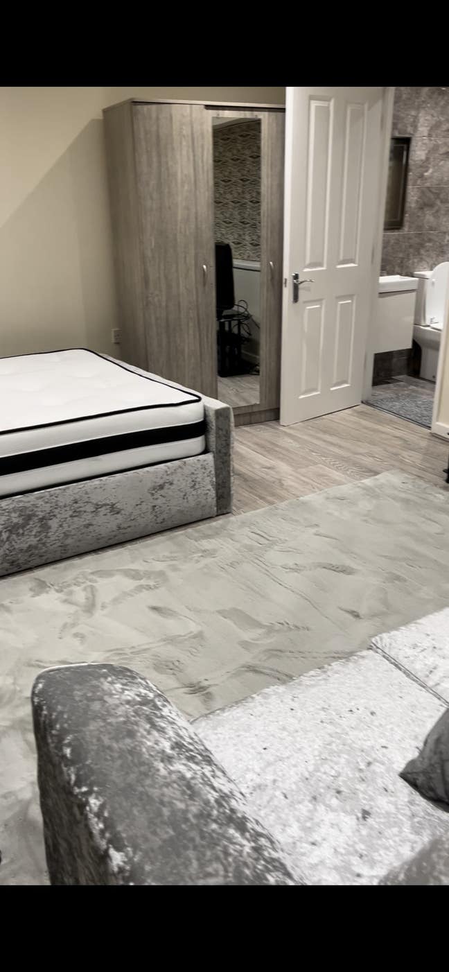 LUXURY Double Studio, 5 mins walkBarking Station  Main Photo