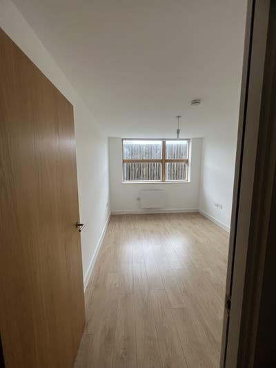 Spare Room in Surrey Quays (2 bed, 2 bath) Main Photo