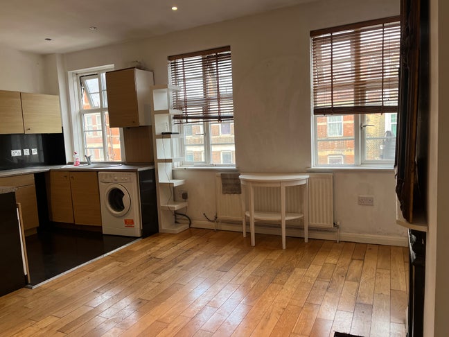 Spacious Flat on Streatham Highstreet Main Photo