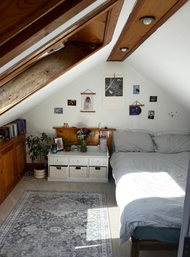 Double room in spacious 2-storey flat by Meadows Main Photo