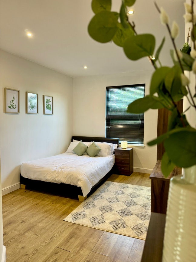 Double Ensuite rooms (DE22) BILLS INC Derby Royal  Main Photo