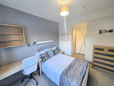 ** 🏠 Modern Luxury En Suite - No Bills To Pay! Main Photo