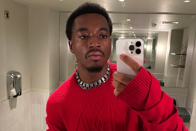 Professional looking for  flat Main Photo