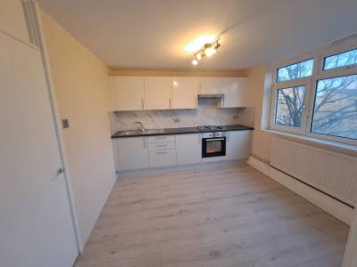 Refurbished 2 Bedroom Flat – N15 Main Photo