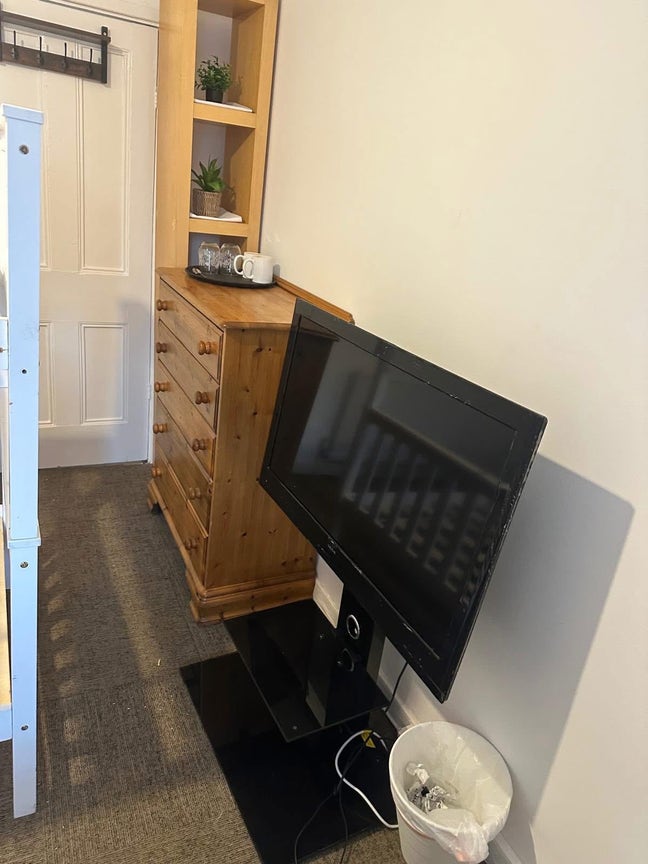 Open plan flat - furnished or unfurnished  Main Photo