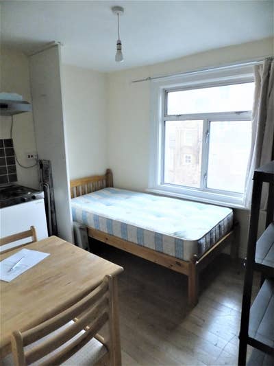 Single self contained studio flat Main Photo