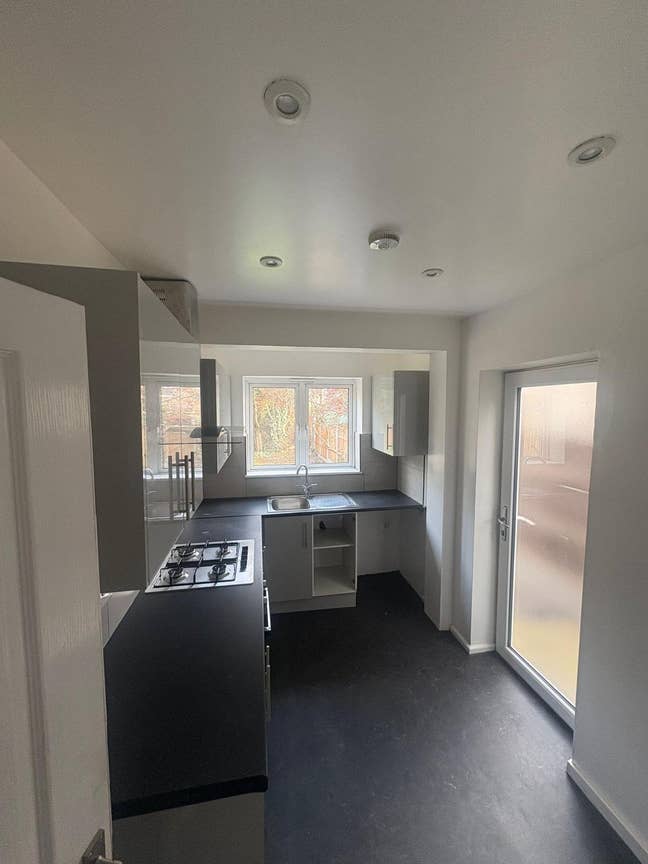 ✨ Newly Refurbished Rooms in Romford prime Locatio Main Photo