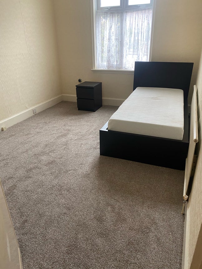 Large double bedroom  Main Photo