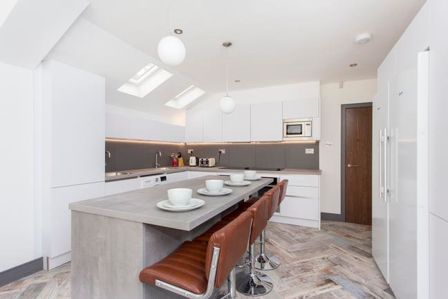 💜🗝 Property Must Be Seen!  All Bills & Cleaner  Main Photo