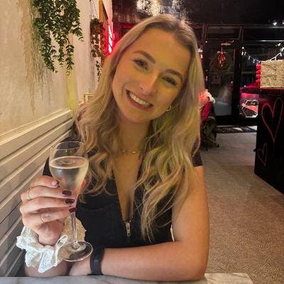 Professional Female seeks a double room Main Photo