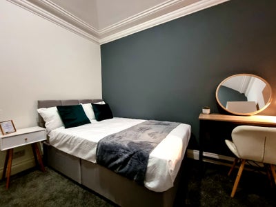 Young Professionals - Luxury House Share Main Photo