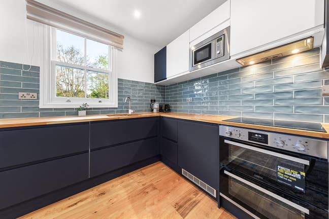 A beautiful two bedroom house close to Hadley W St Main Photo