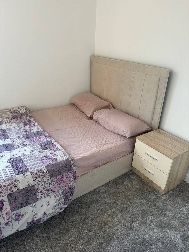 Spacious Double room for rent  Main Photo