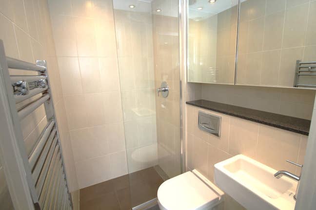 Ensuite Room Available Apartment Main Photo