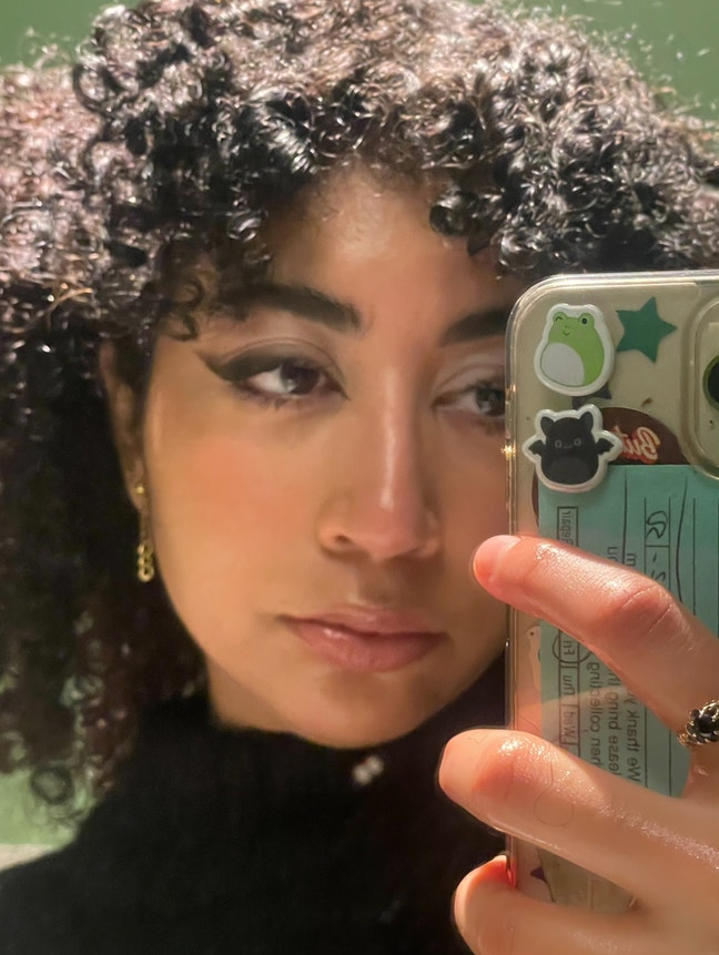 I am a 28-year-old professional looking for a... Main Photo