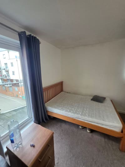 Room to rent Main Photo