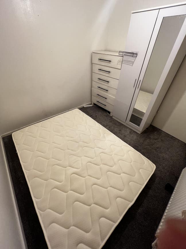 Room to rent Main Photo