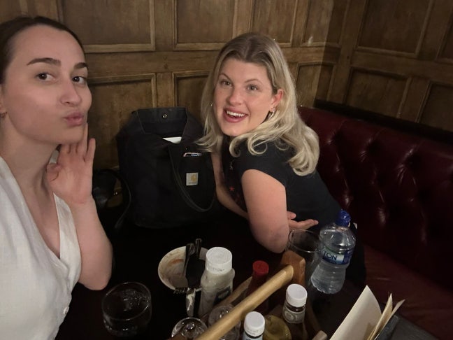 1 room sought after by female (30 yr professional) Main Photo