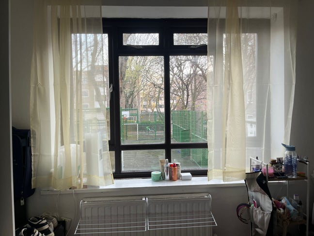 Doubles rooms in maisonette (8m walk to station) Main Photo