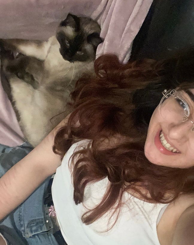 1 F looking 1 bed flat/ apartment / studio  Main Photo