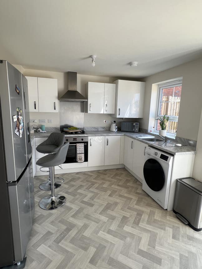 Share house with landlord , nice and quiet area  Main Photo