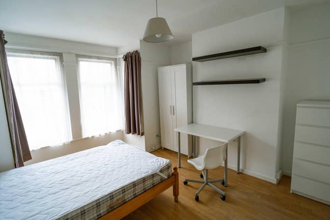 Large bedroom in clean house in Southampton Main Photo