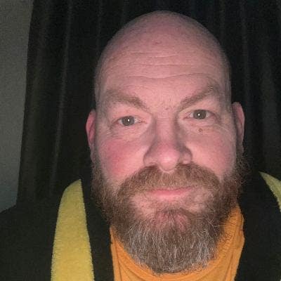 Professional Male seeks a double room Main Photo