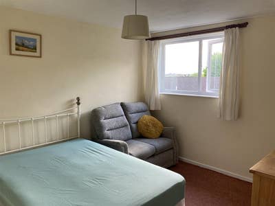 Spacious Double Room Ideal for a Couple  Main Photo