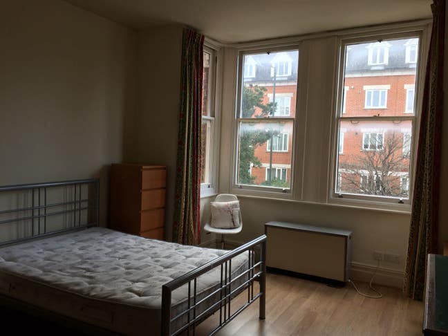 Master bedroom to rent in spacious three bedroom Main Photo