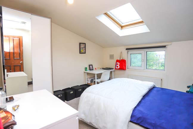 Ealing Common Double Bedroom Main Photo