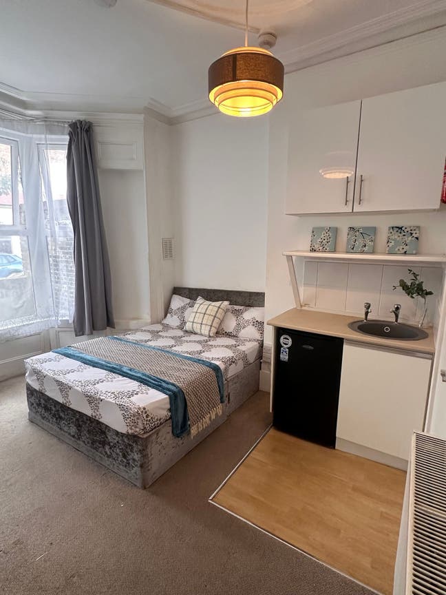 Ensuite in Hackney + Private Kitchenette Main Photo