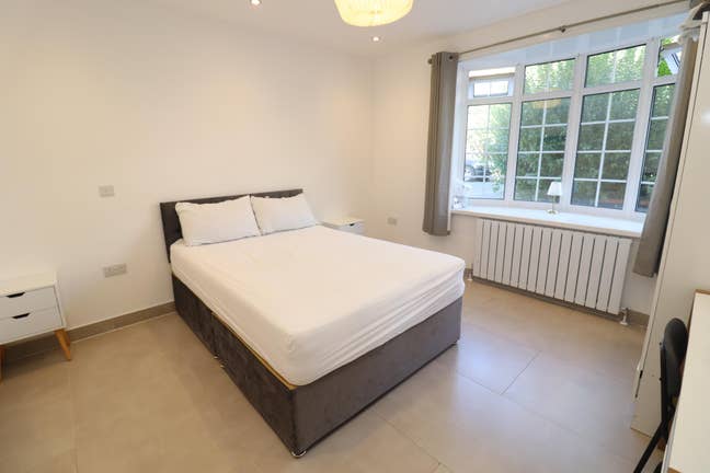 2 Beautiful Rooms on the Road to Shoreditch! Main Photo