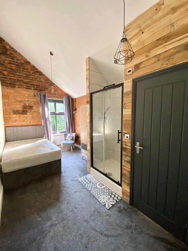 Boutique Ensuite Rooms Available  Main Photo