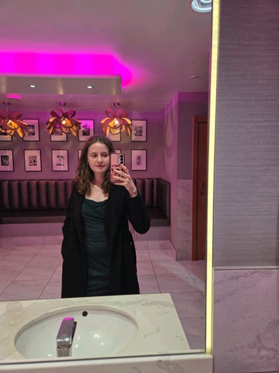 I am a young professional, aged 24. Looking f... Main Photo